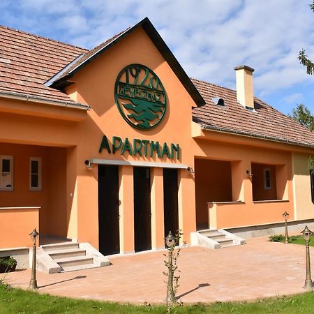 Szazesztendos Reveszhaz Apartman Szigetmonostor Exteriör bild