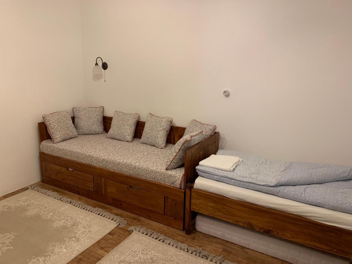Szazesztendos Reveszhaz Apartman Szigetmonostor Exteriör bild